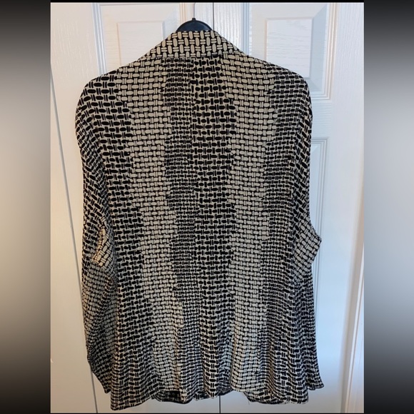 Black & White Button Up Top - Picture 2 of 4